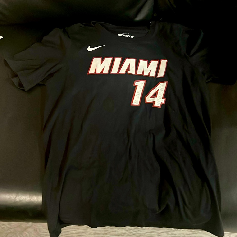 Nike t shirt Miami Heat Herro size 14/16 large